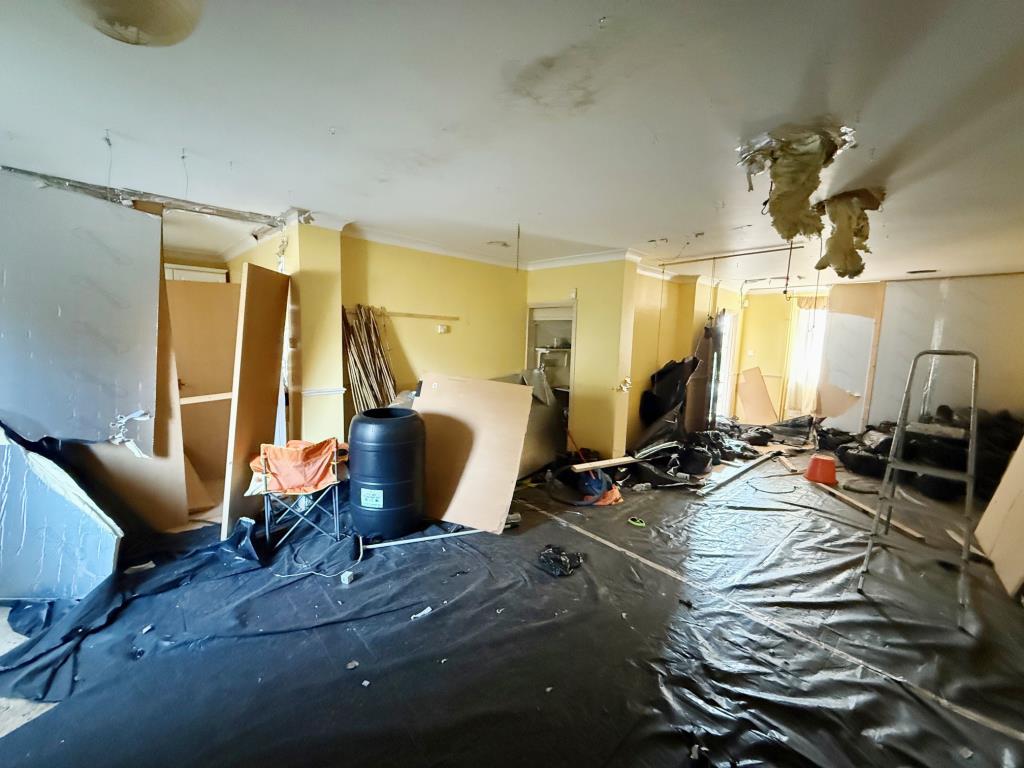 Lot: 47 - EXTENDED END-TERRACE HOUSE FOR IMPROVEMENT - Living and Dining Room area in need of improvement